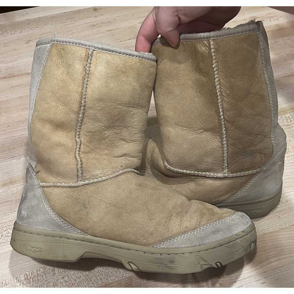 Authentic UGG Sheepskin Shearling Two-Toned Boots Men's Size 9